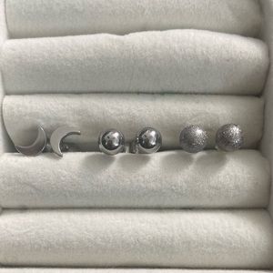 Set of three all of them are hypoallergenic